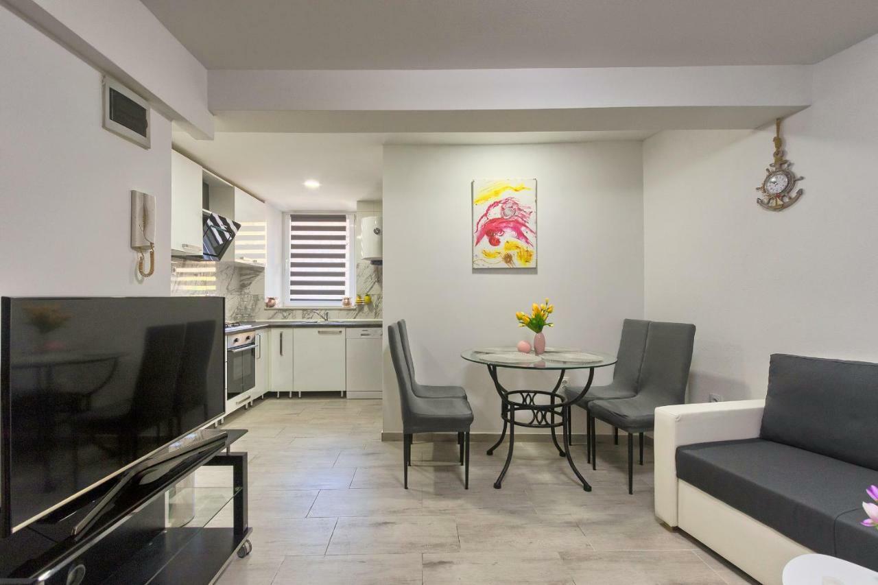 Old Town Apartments In City Center Pula Luaran gambar