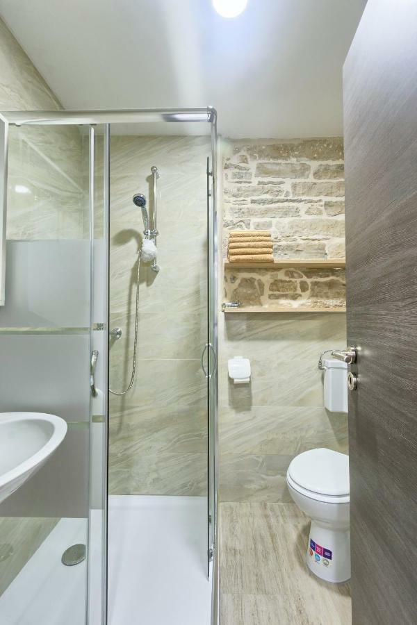 Old Town Apartments In City Center Pula Luaran gambar